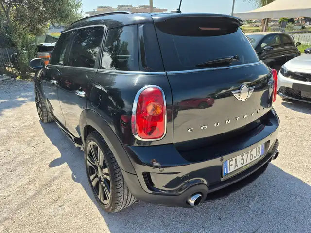 Mini Countryman view 2