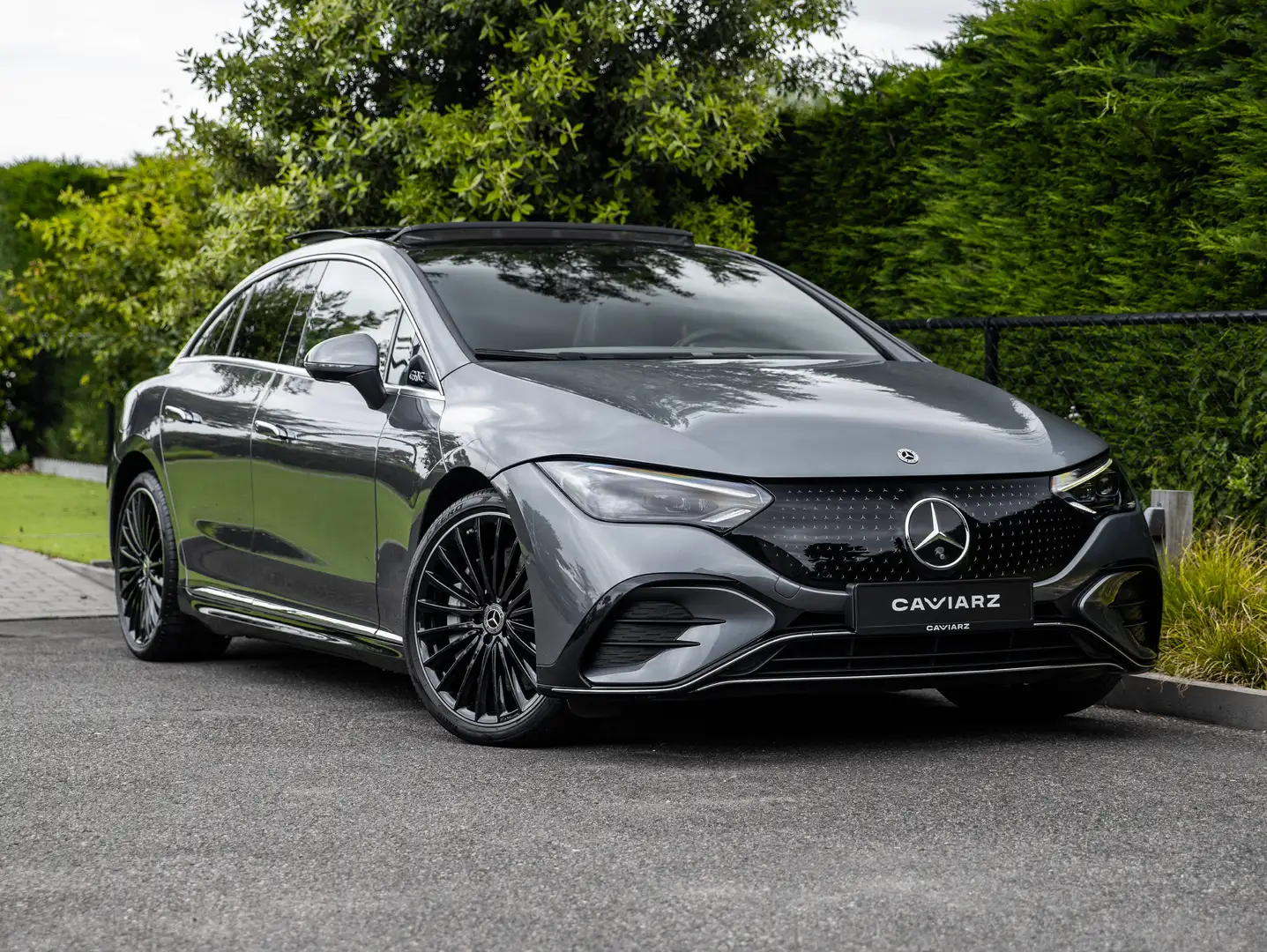 Mercedes-Benz EQE 350 + AMG-LINE LAUNCH EDITION / FULL OPTION Grau - 1