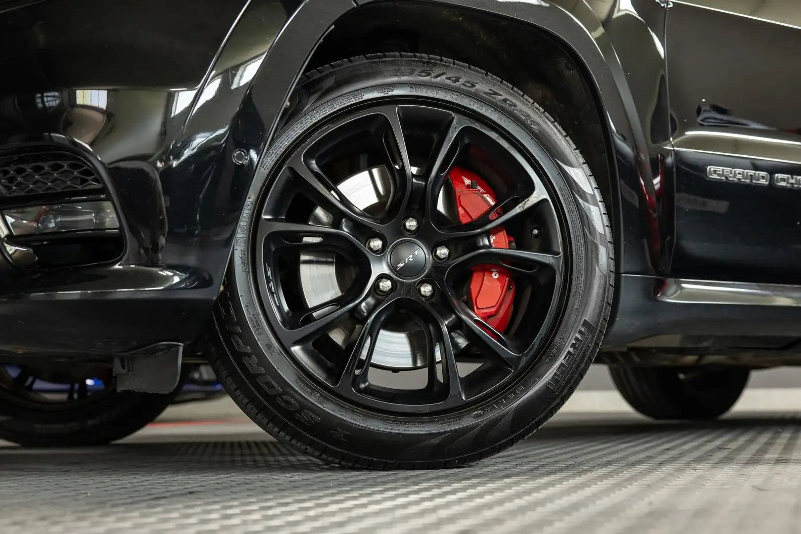 Jeep Grand Cherokee 6.4 V8 HEMI SRT AHK PANO *EXPORT Schwarz - 2