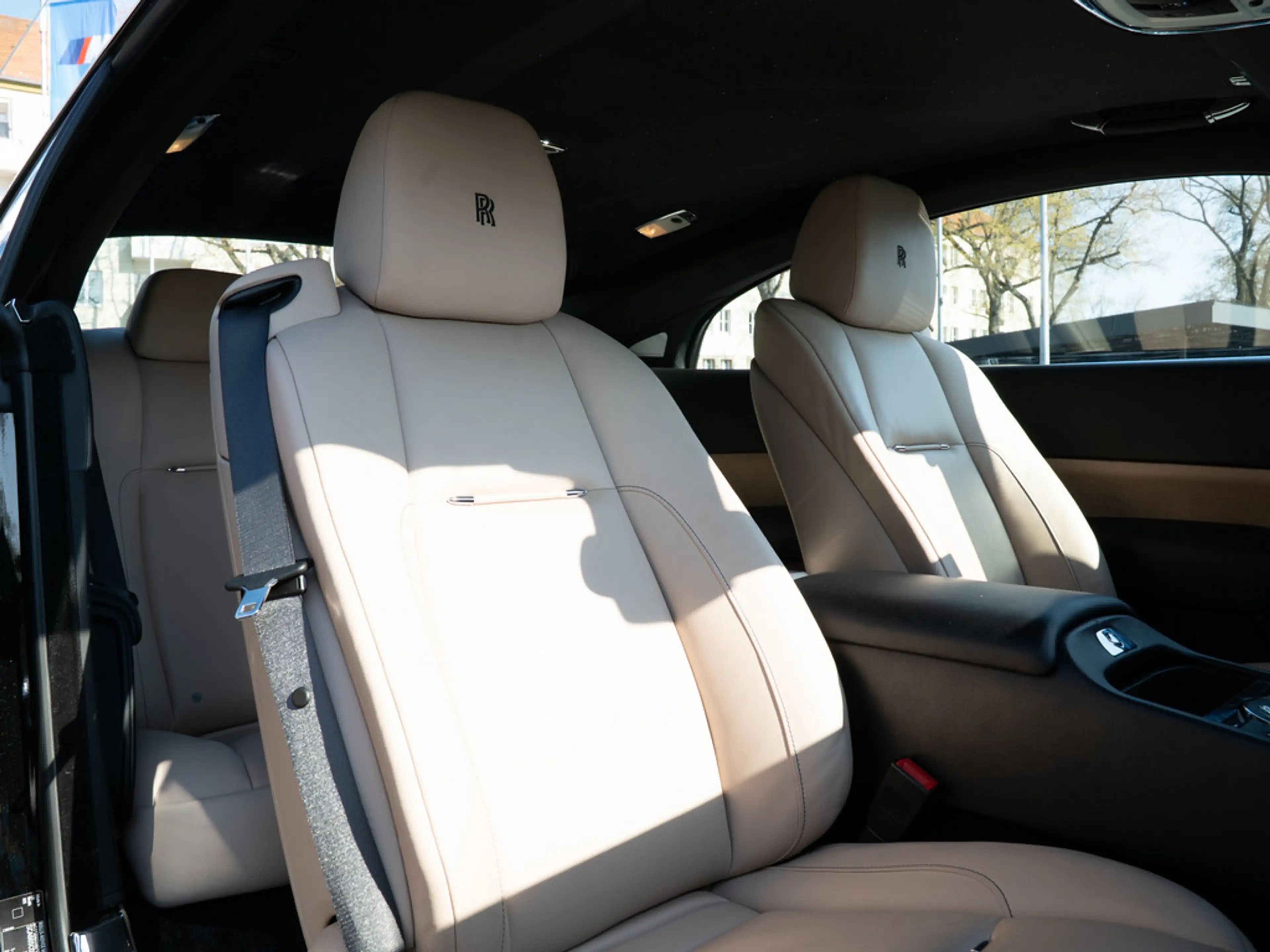 Rolls-Royce Wraith — photo 11