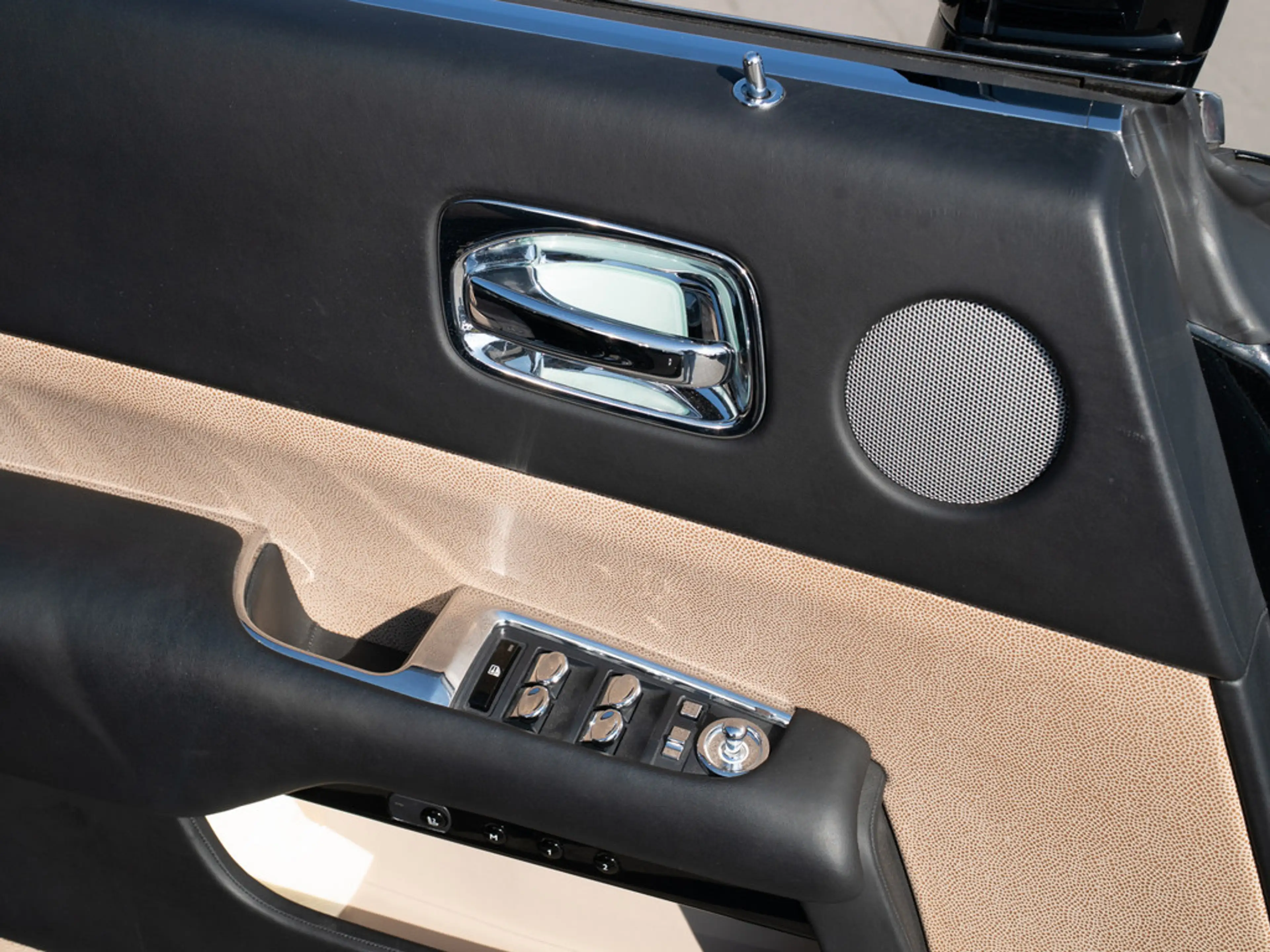 Rolls-Royce Wraith — photo 13