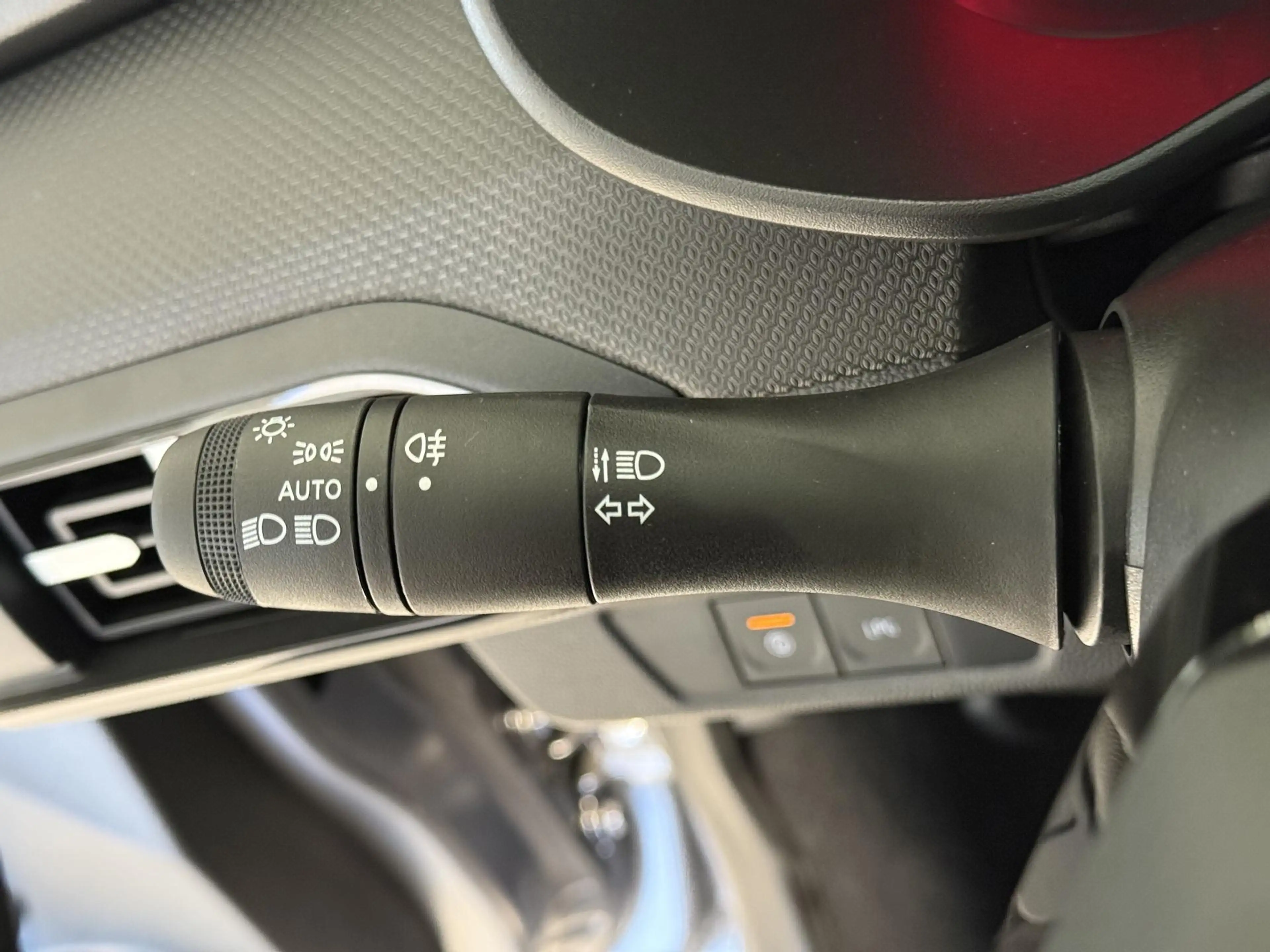 Dacia Jogger 1.2 ECO-G 120 90 KW Benzin / LPG, 7-Sitzer, 6-G... — photo 12