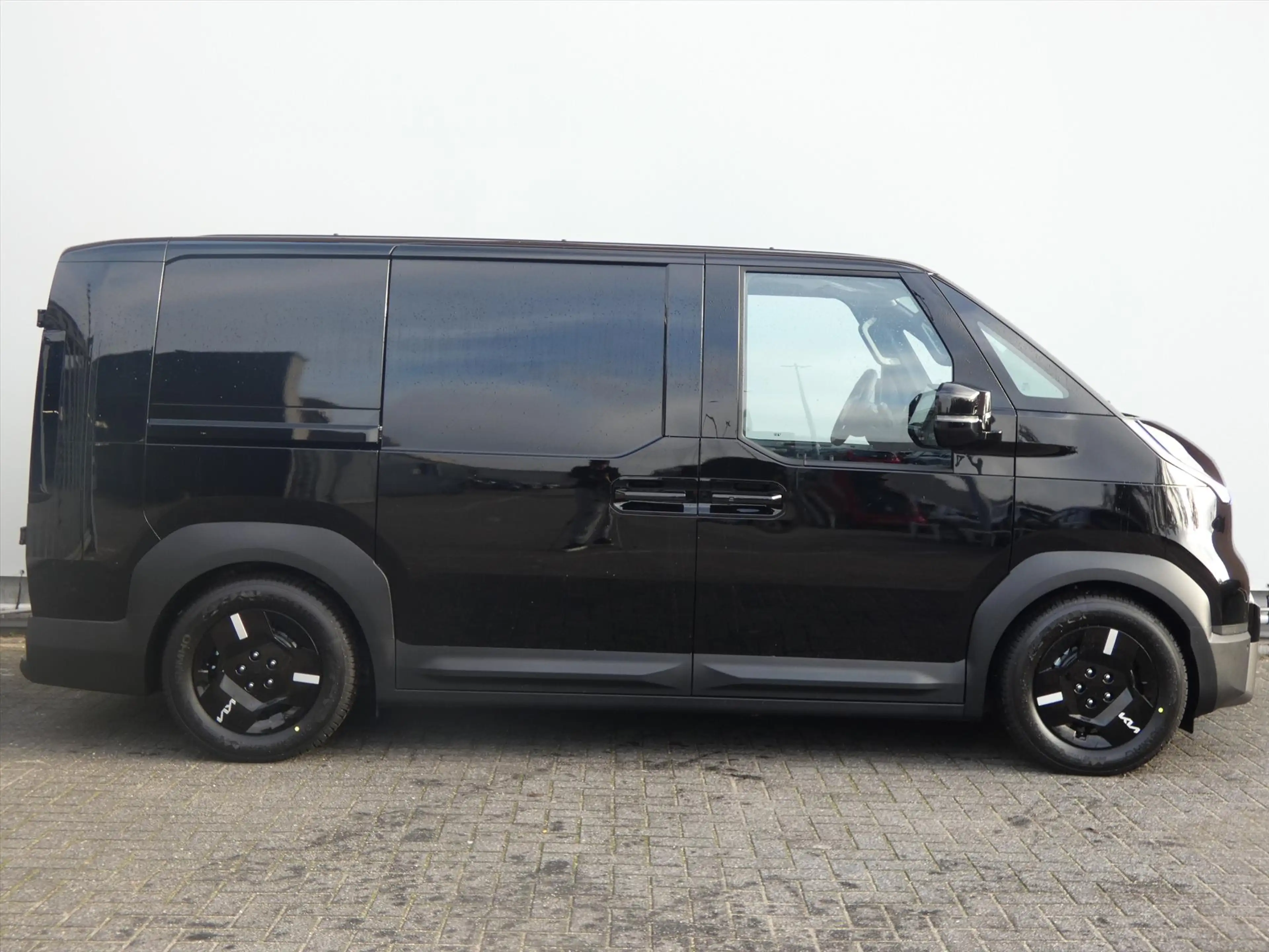 Kia PV5 Cargo 71,2 kWh 163pk L2H1 Plus — photo 4