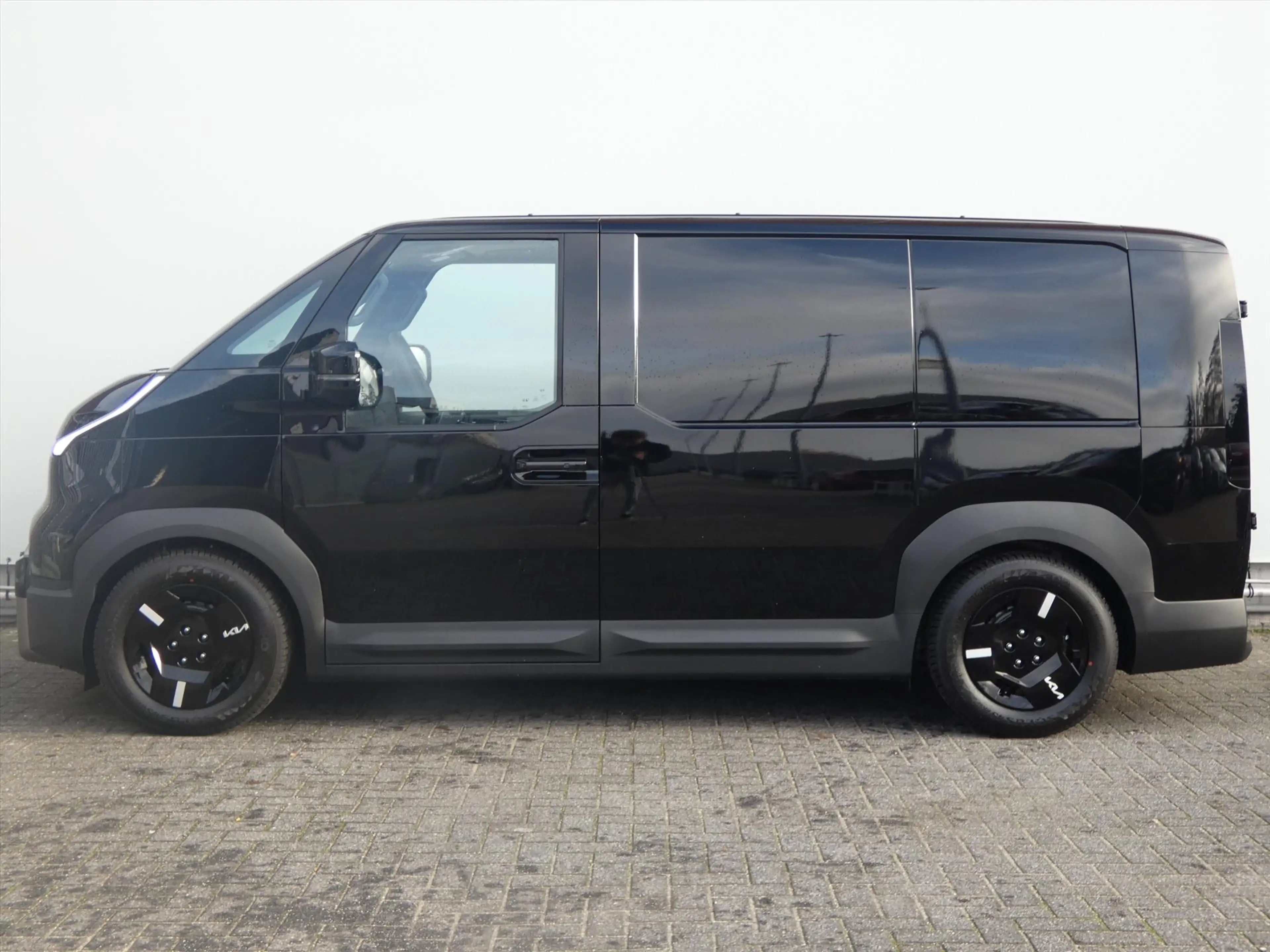 Kia PV5 Cargo 71,2 kWh 163pk L2H1 Plus — photo 12