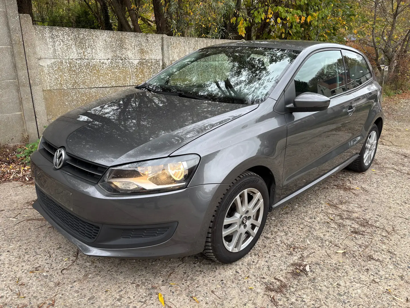 Volkswagen Polo 1.4i Automatique Gris - 1