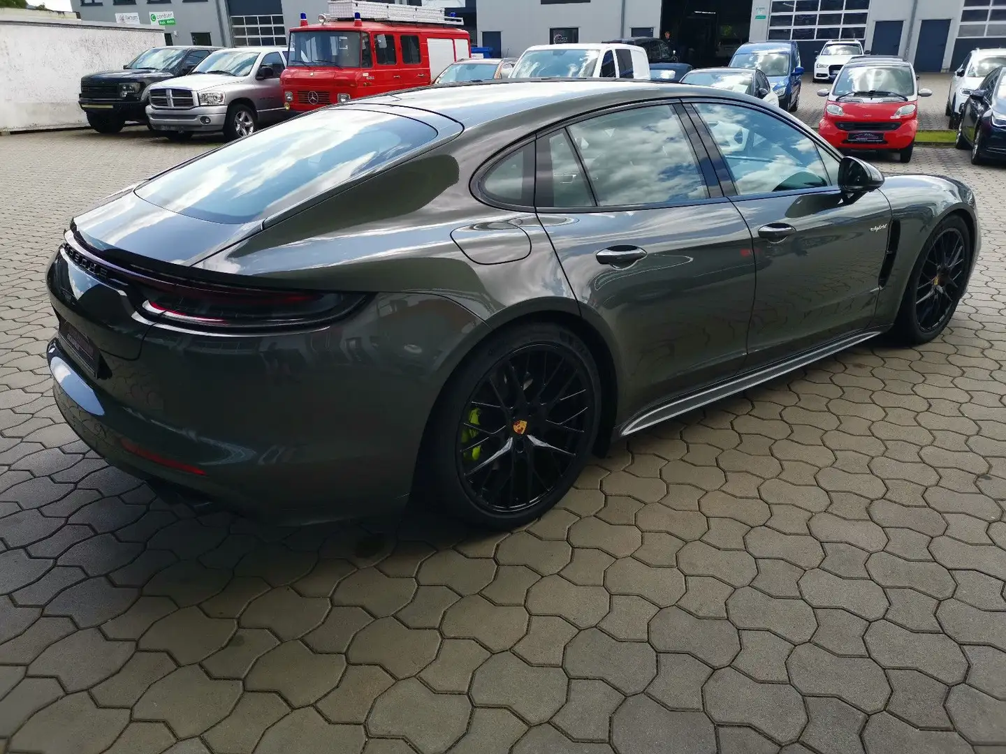 Porsche Panamera 4S E-Hybrid Burmester Hinterachslenkung Grün - 2