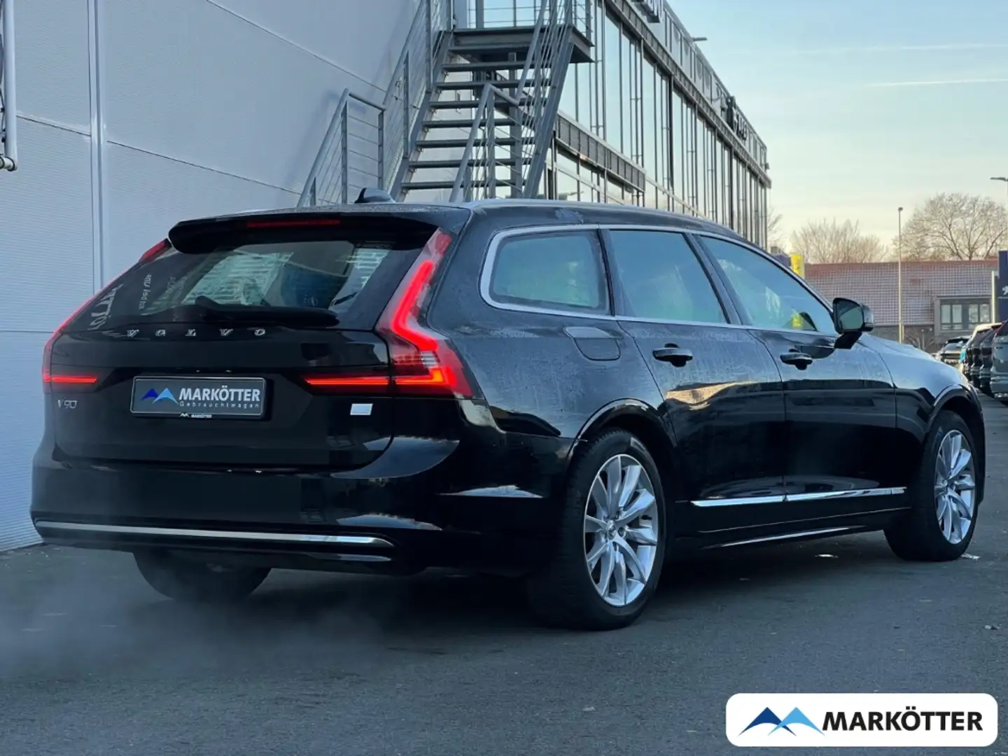 Volvo V90 T6 AWD Core Recharge SHZ/AHK/CAM/PDC/LED Schwarz - 2