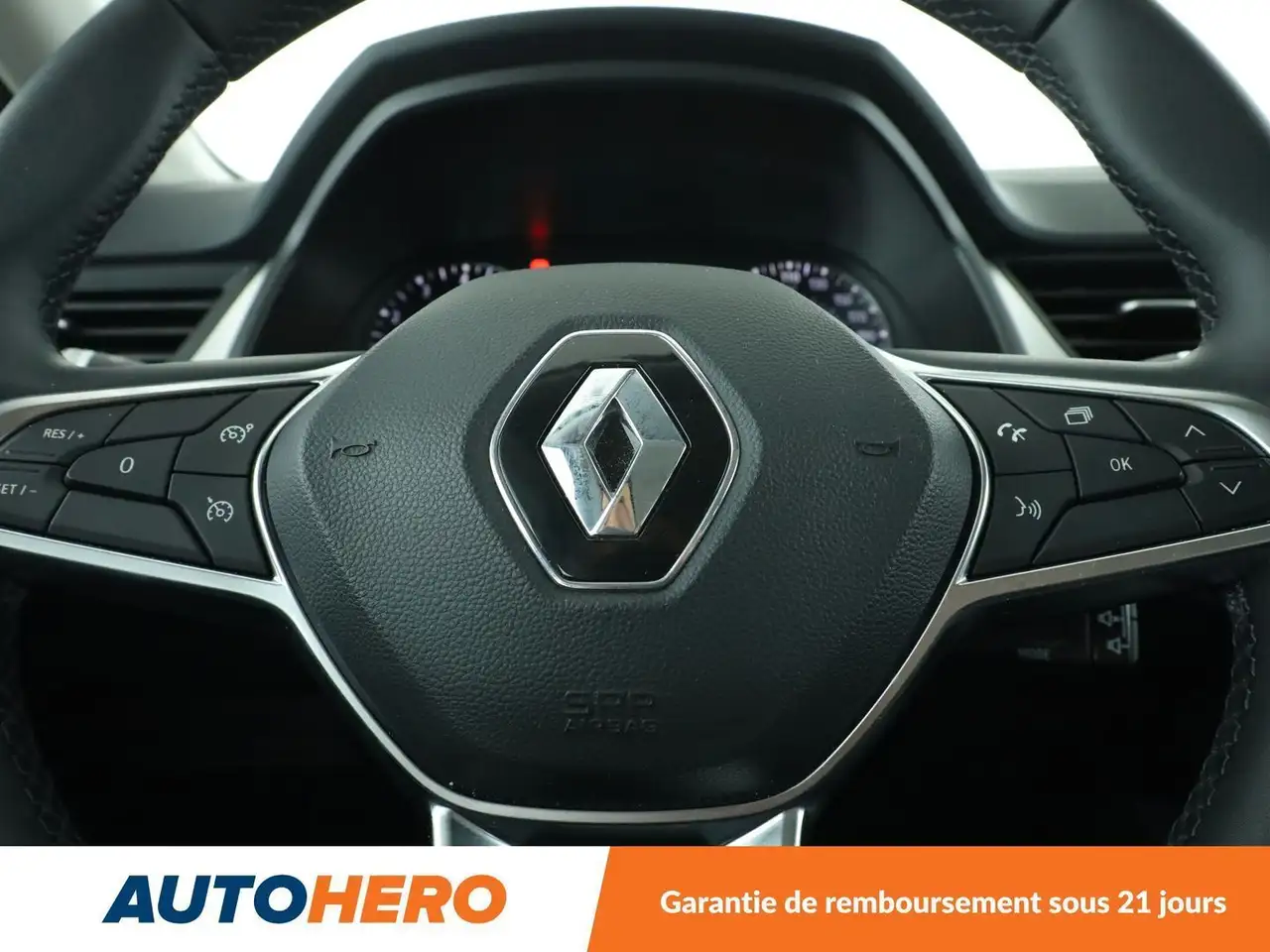 Renault Captur — photo 20