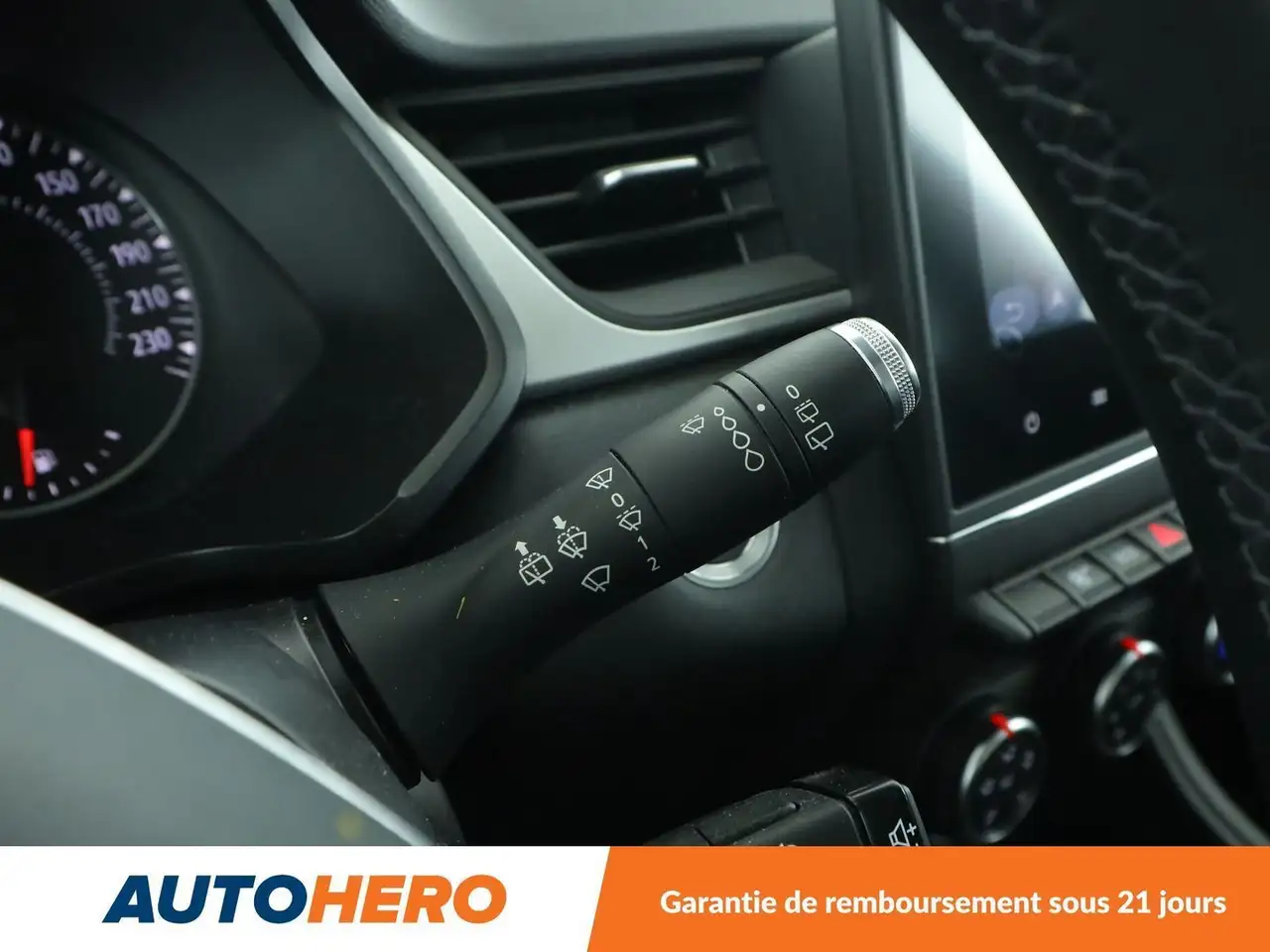 Renault Captur — photo 31