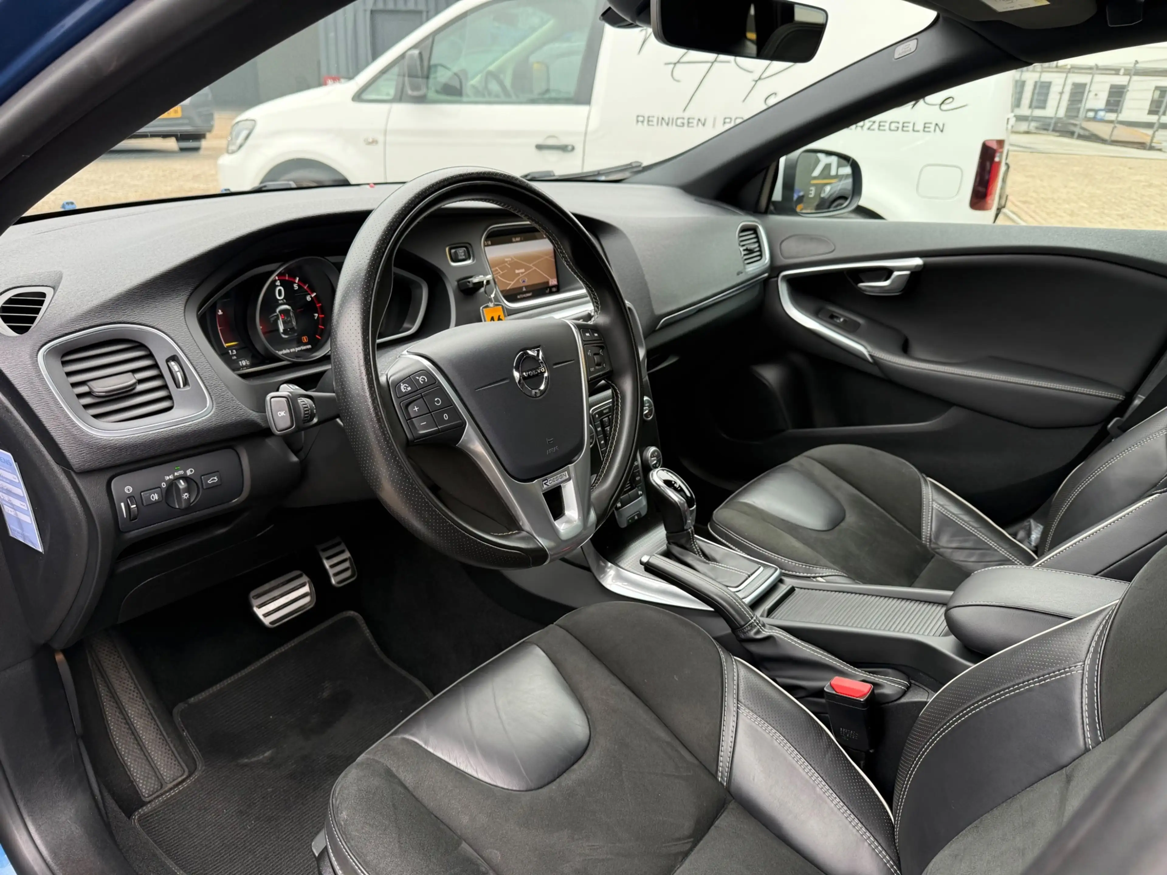 Volvo V40 1.5 T3 Kinetic|NAP|Panoramadak|Achteruitrijd cam — photo 2