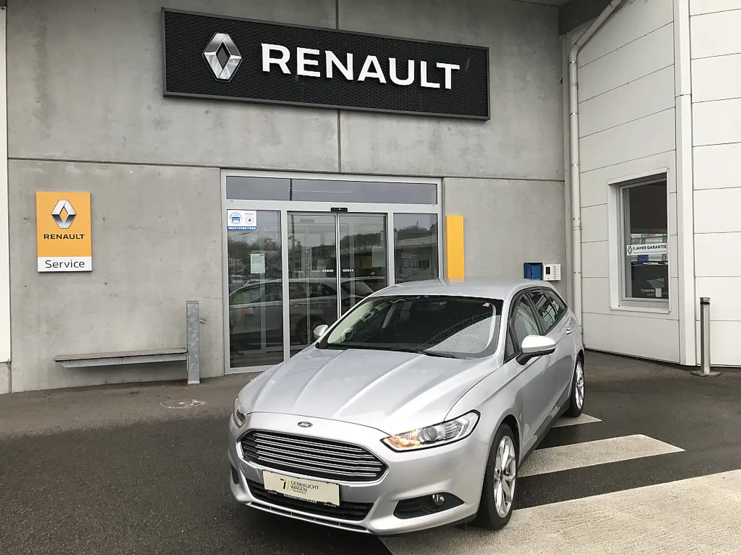 Ford Mondeo Traveller Trend 1,6 TDCi Silber - 1