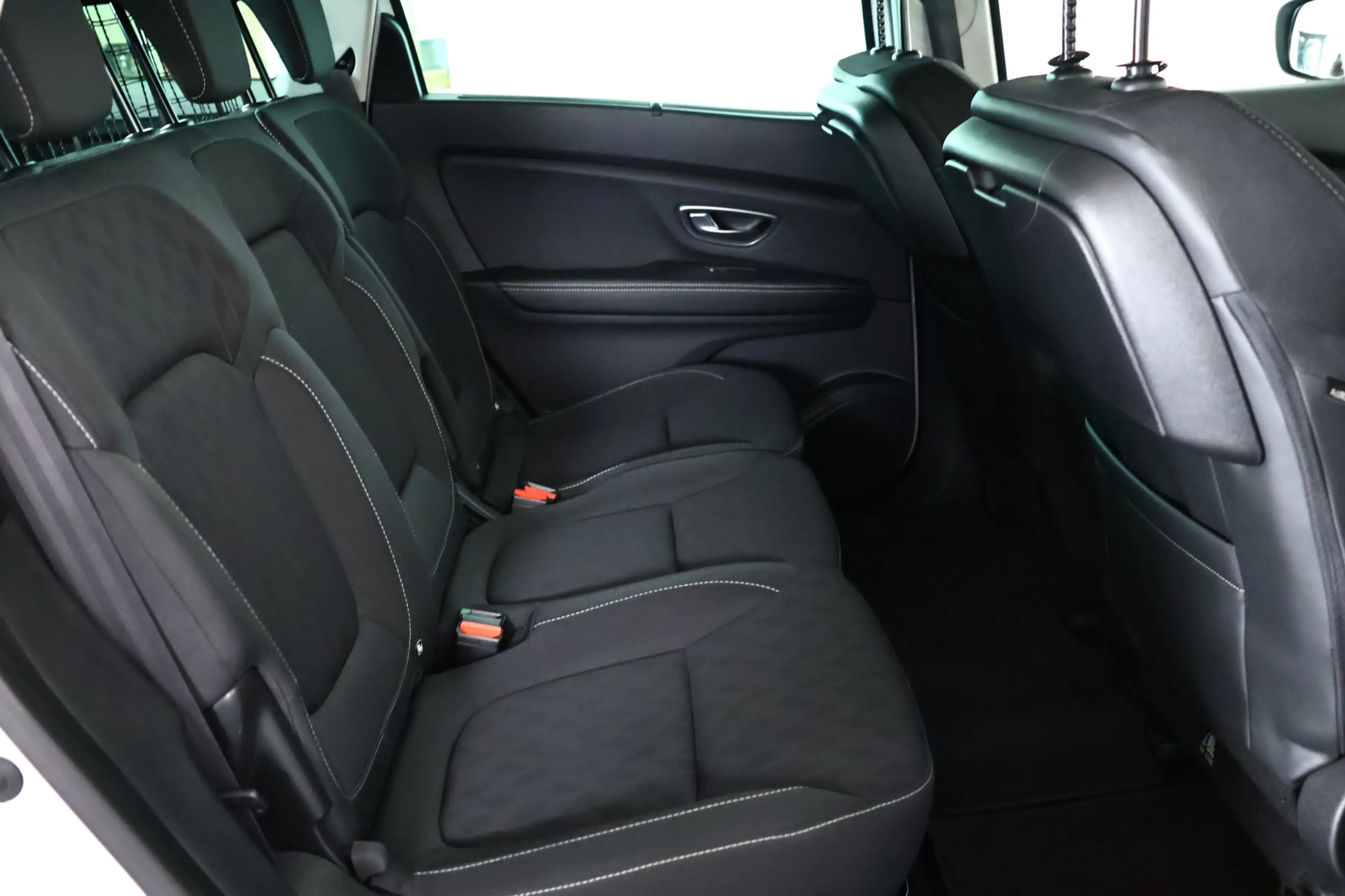 Renault Grand Scenic 1.3 TCe Limited / Navi / Trekhaak / Keyless / DAB — photo 13