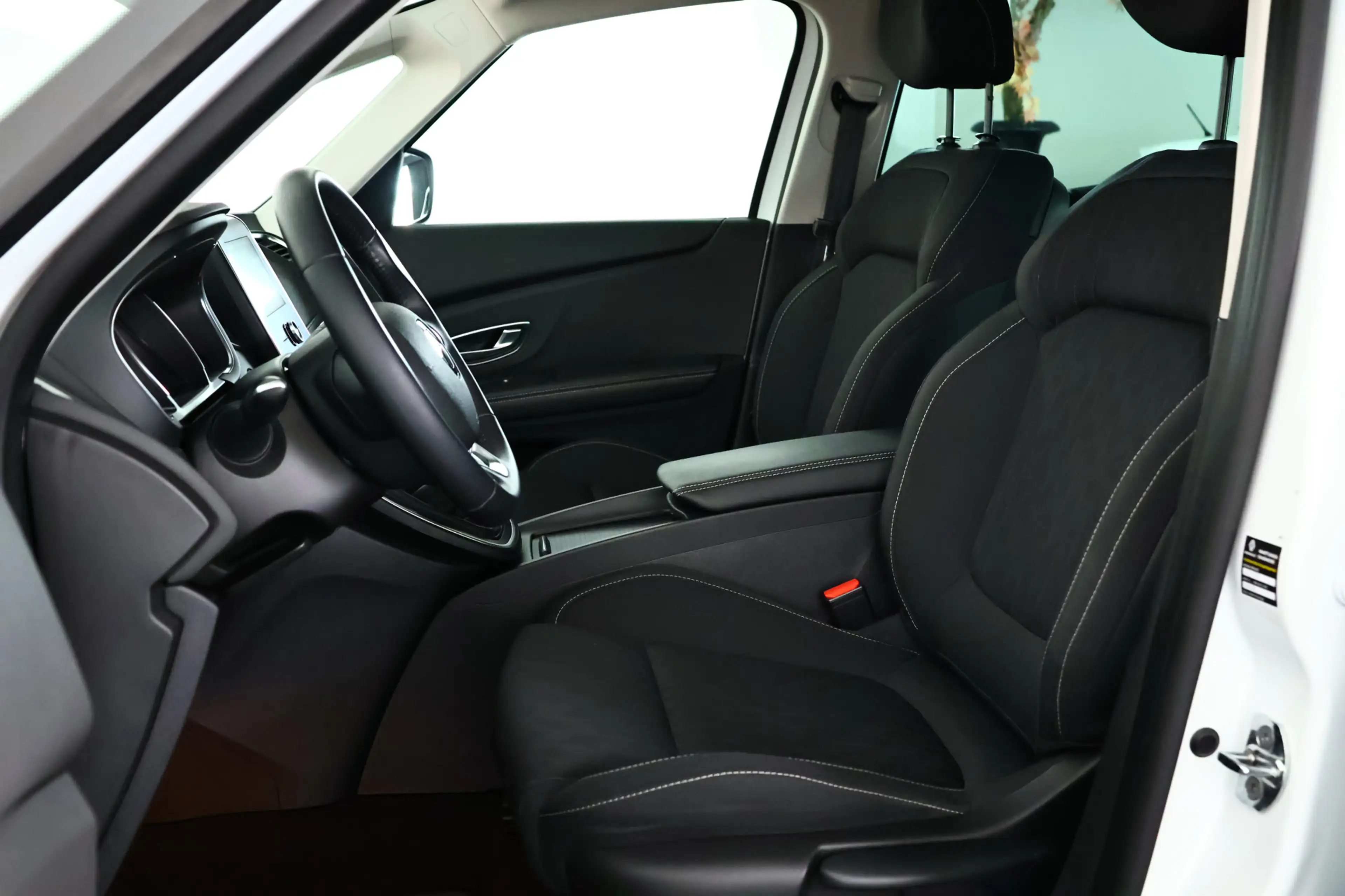 Renault Grand Scenic 1.3 TCe Limited / Navi / Trekhaak / Keyless / DAB — photo 3