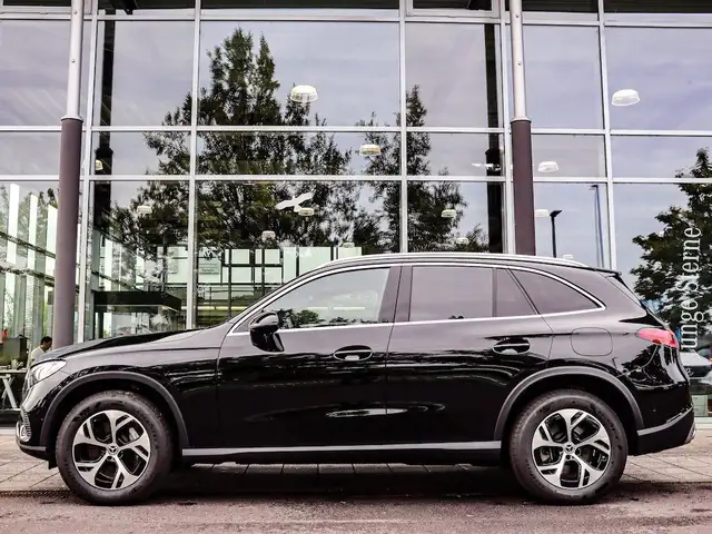 Mercedes-Benz GLC view 2