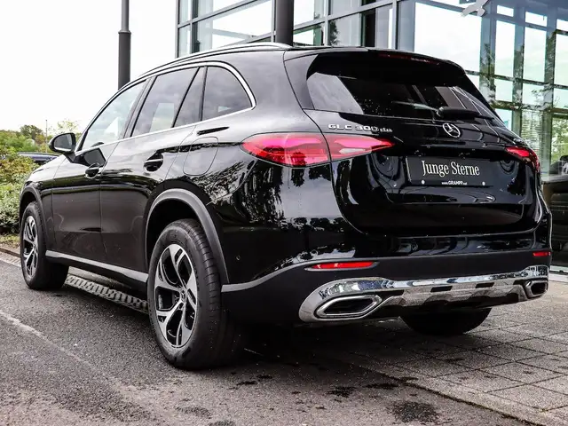 Mercedes-Benz GLC view 3
