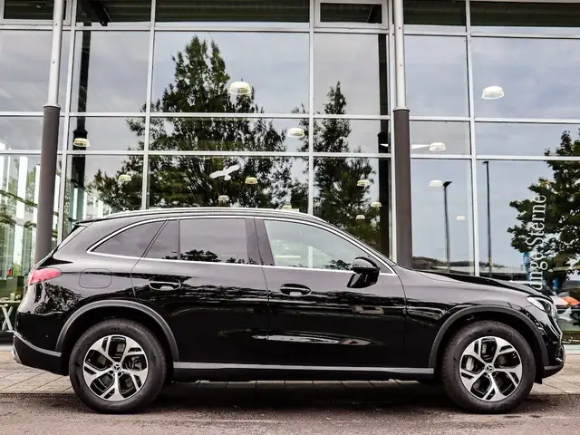 Mercedes-Benz GLC view 9