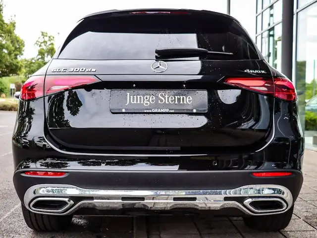 Mercedes-Benz GLC view 4