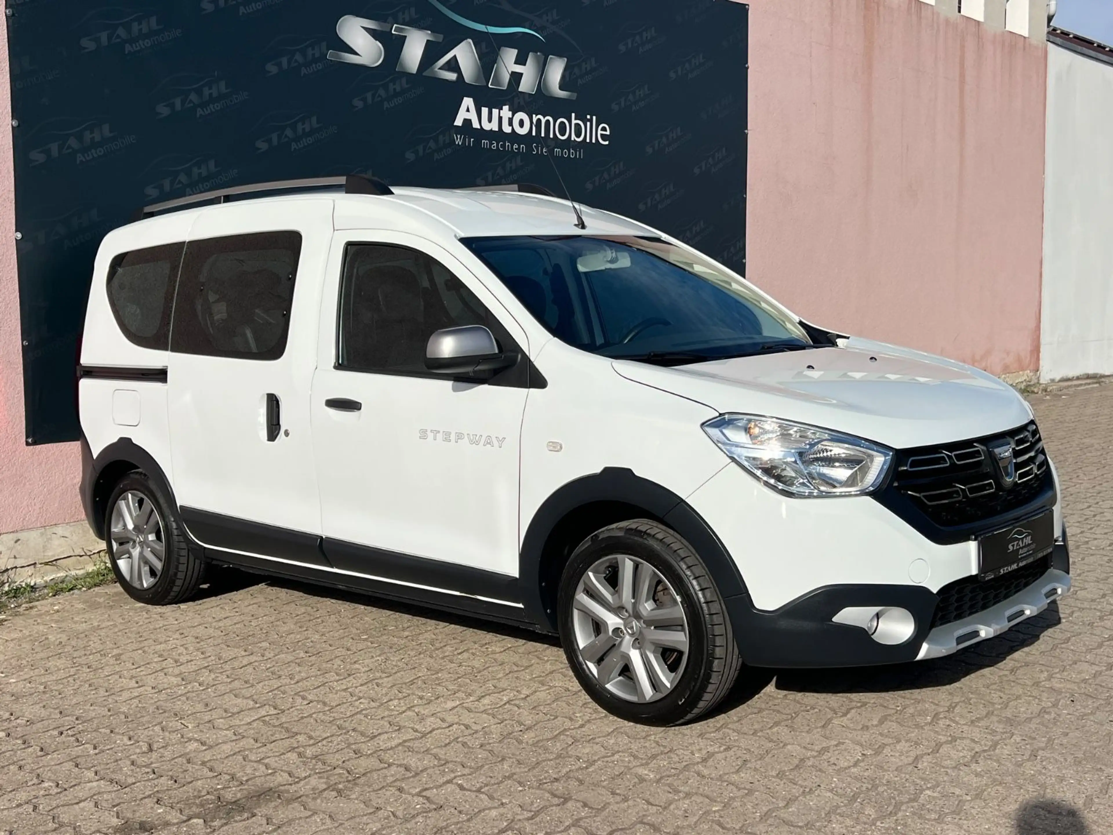 Dacia Dokker Stepway Celebration*1.Hand*Navi*Klima*Top — photo 6