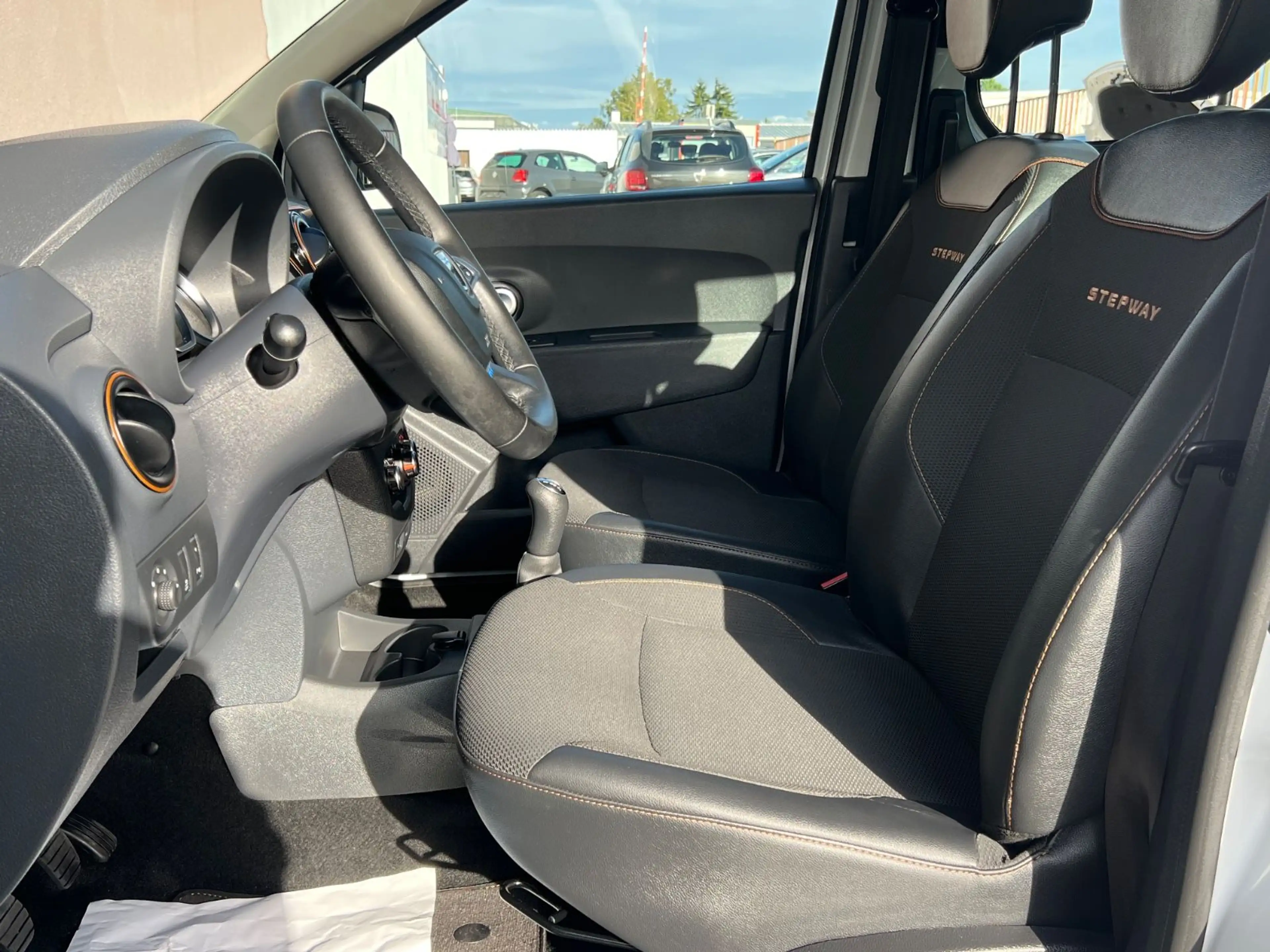 Dacia Dokker Stepway Celebration*1.Hand*Navi*Klima*Top — photo 11