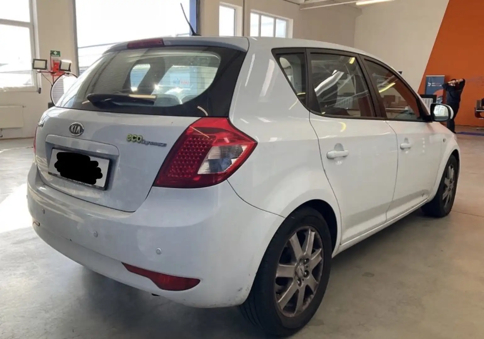Kia Ceed / cee'd 1,6 CRDi Cool Navigator 07/2026 + 4 Monate - 1