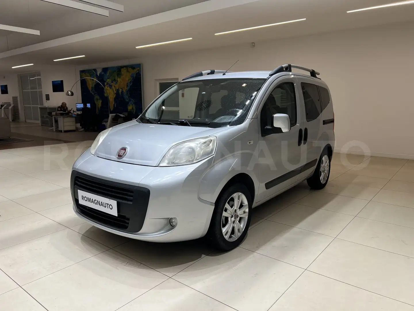 Fiat Qubo QUBO 1.4 8V 77 CV Active Natural Power Srebrny - 1