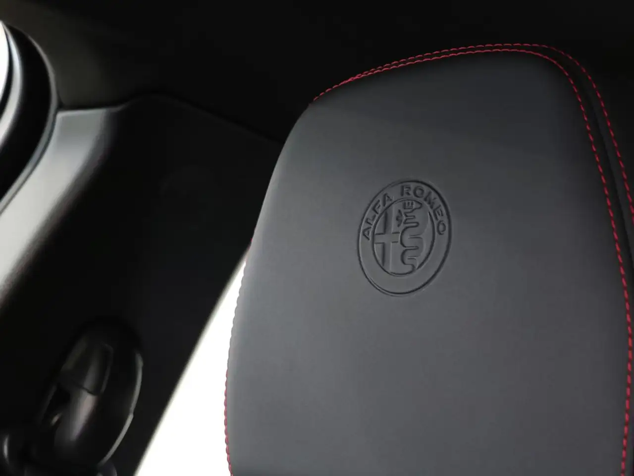 Alfa Romeo Tonale 2023 — фото 10