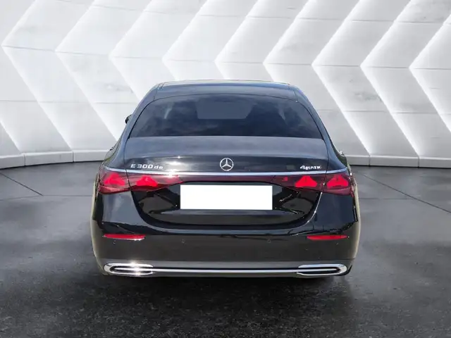Mercedes-Benz E-Class view 3