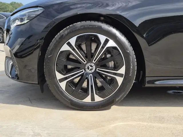 Mercedes-Benz E-Class view 13