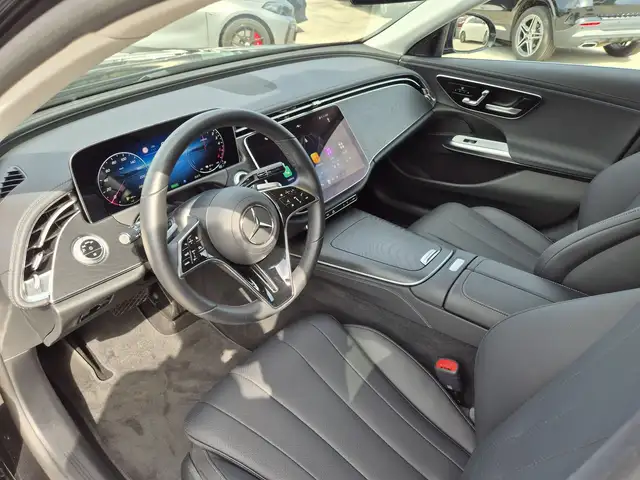 Mercedes-Benz E-Class view 6