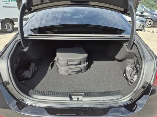 Mercedes-Benz E-Class view 12