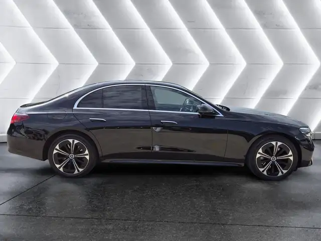 Mercedes-Benz E-Class view 5
