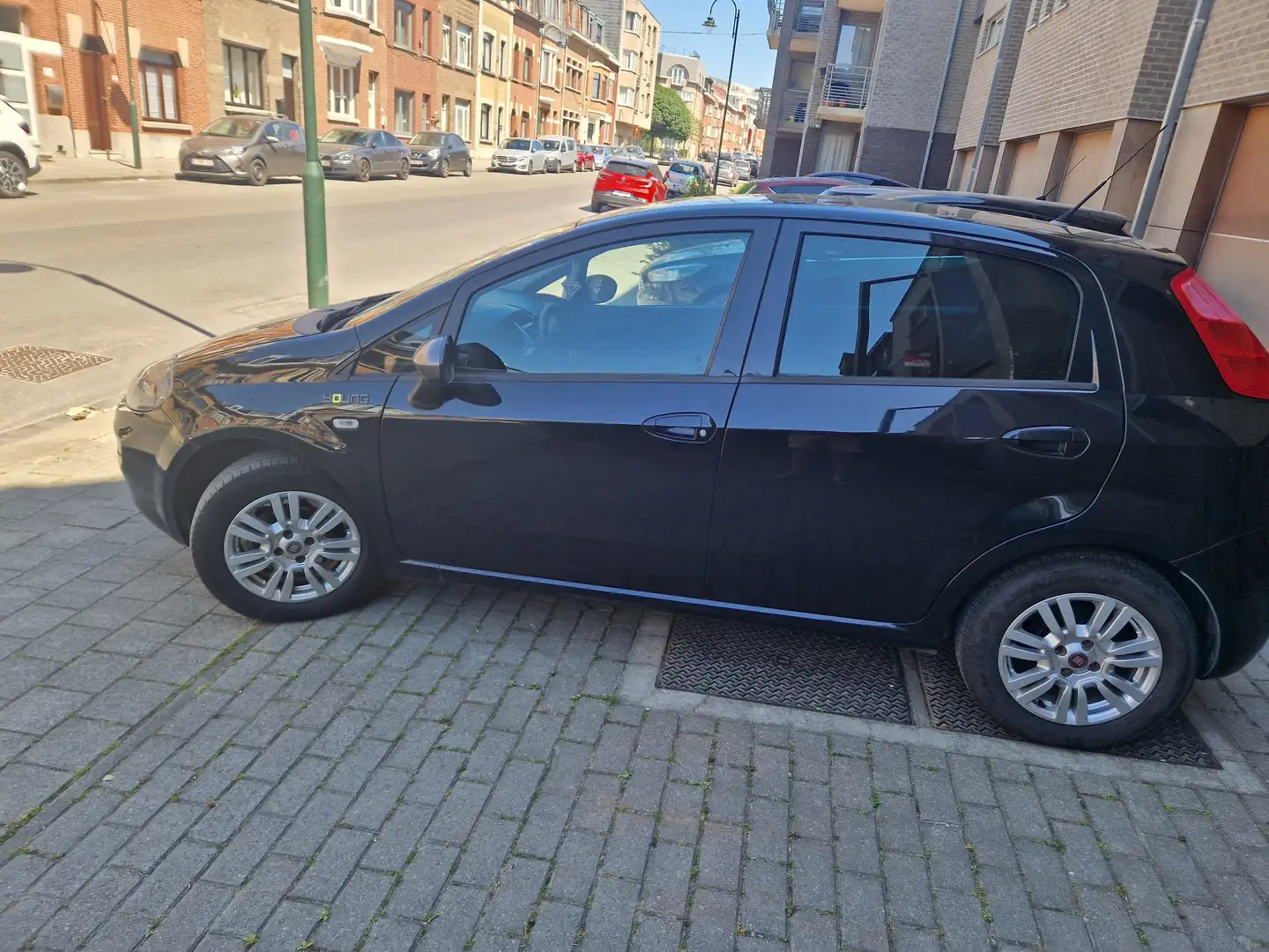 Fiat Punto 1.2i Young Bluetooth/GPS/AC/1erPropriétaire - 2