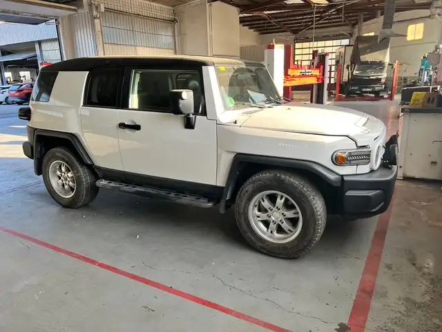 Toyota Land Cruiser 4.0 V6 LIMITED AUTO