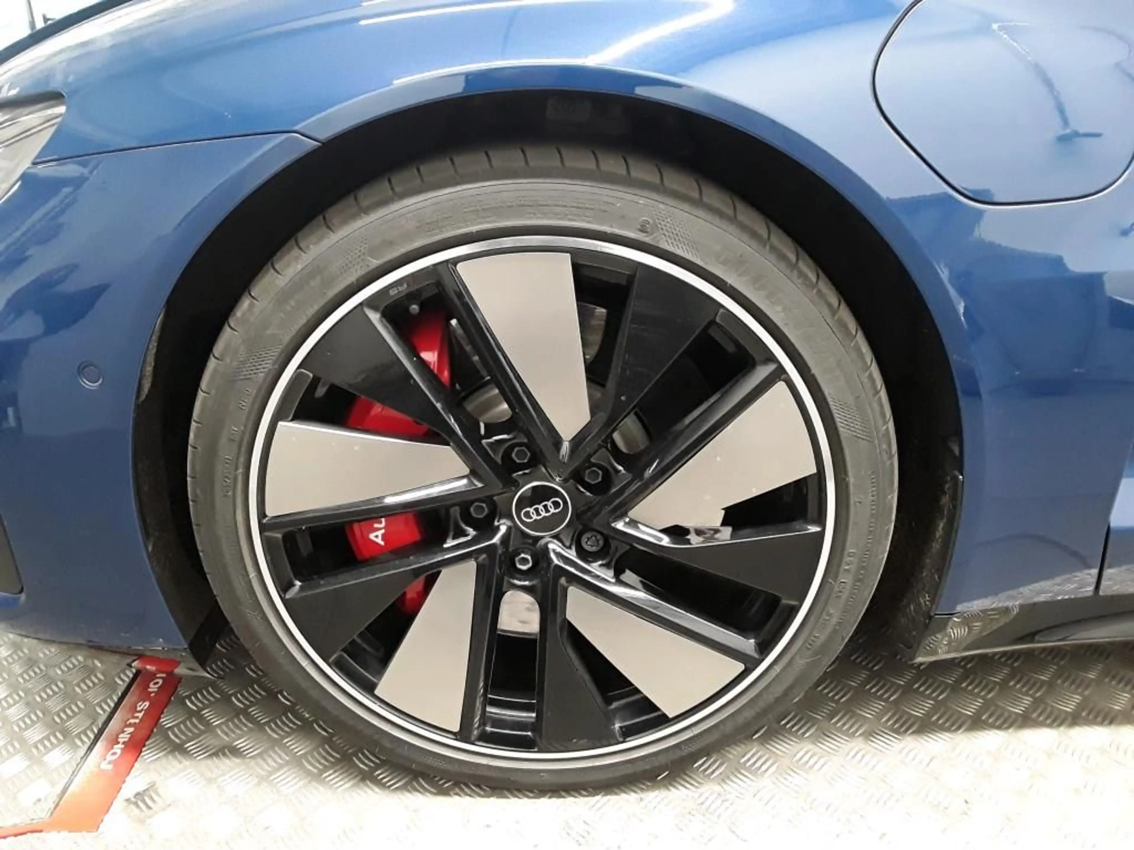 Audi e-tron GT basis quattro — photo 13