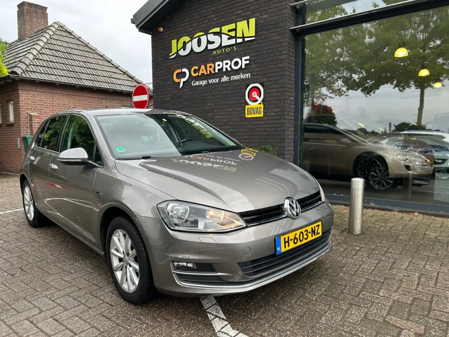 Volkswagen Golf 1.2 TSI HIGHLINE Grau - 1