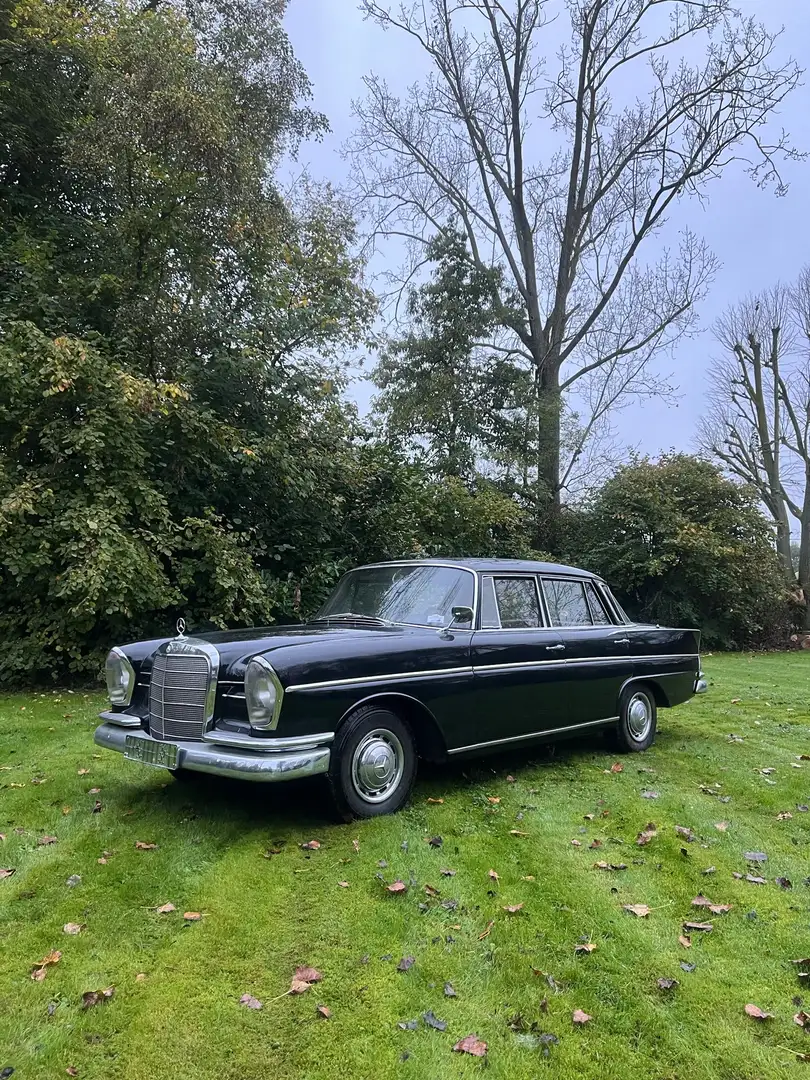 Mercedes-Benz 220 Noir - 1