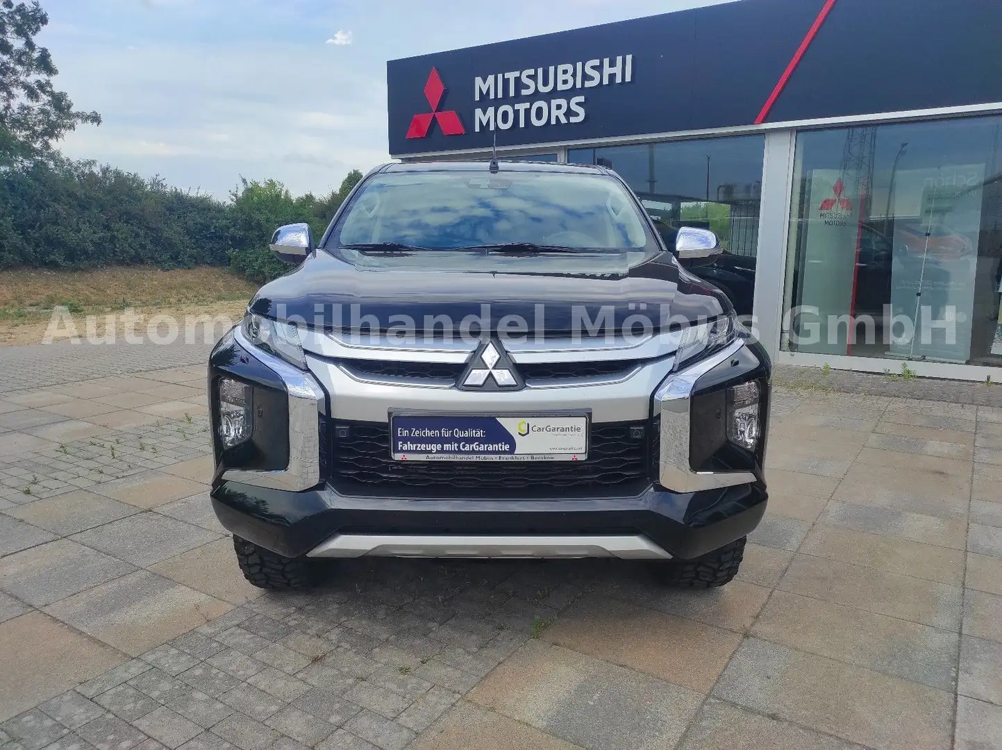Mitsubishi L200 Intro Edition AT Doppelkabine 4WD Schwarz - 2