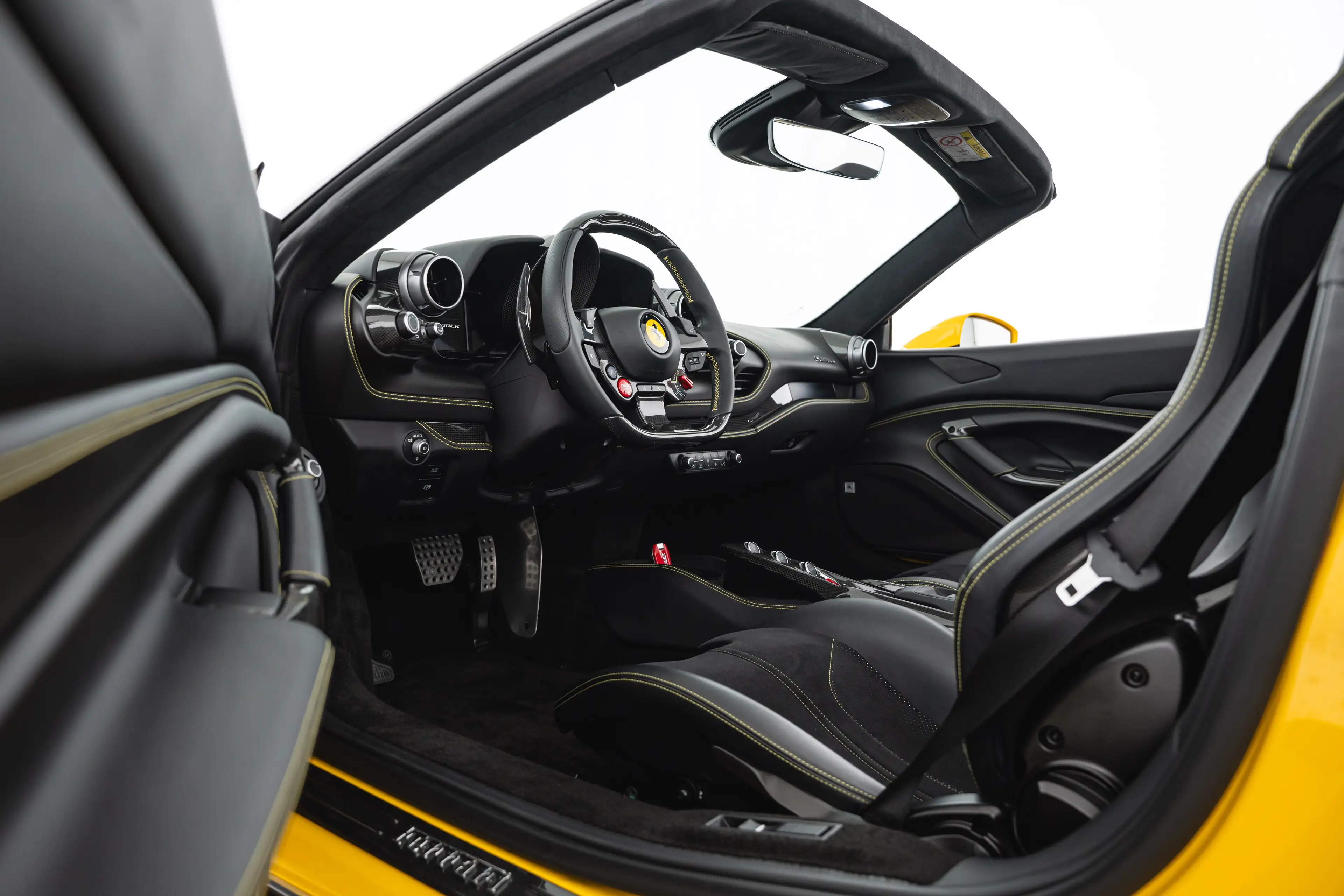 Ferrari F8 Spider — photo 14