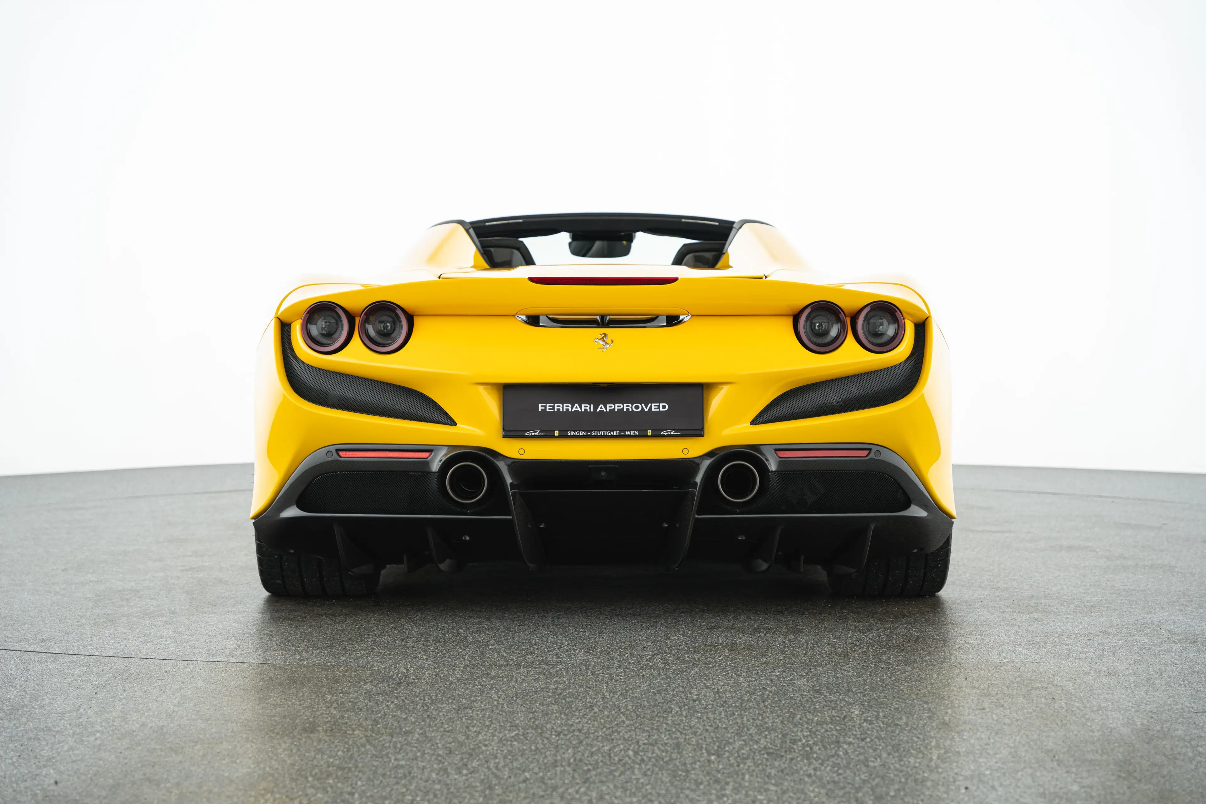 Ferrari F8 Spider — photo 6
