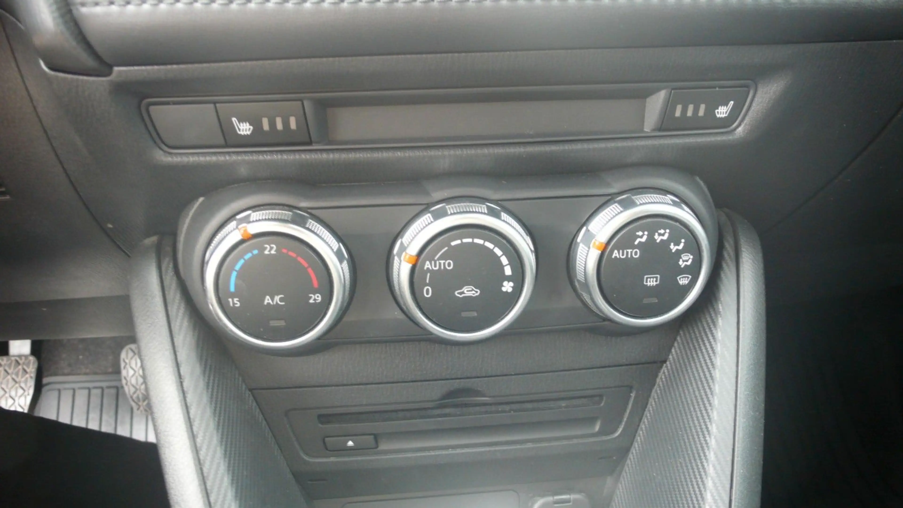 Mazda CX-3 Exclusive Allrad Navi Ganzjahresreifen — photo 13