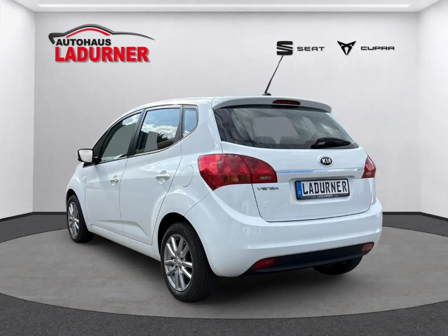 Kia Venga Edition 7 1.4 CVVT *Freisprechanl.+Klima+Berganfah Weiß - 2