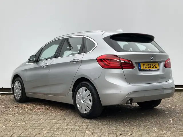 BMW 2 Series view 2