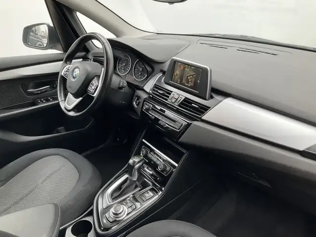 BMW 2 Series view 3