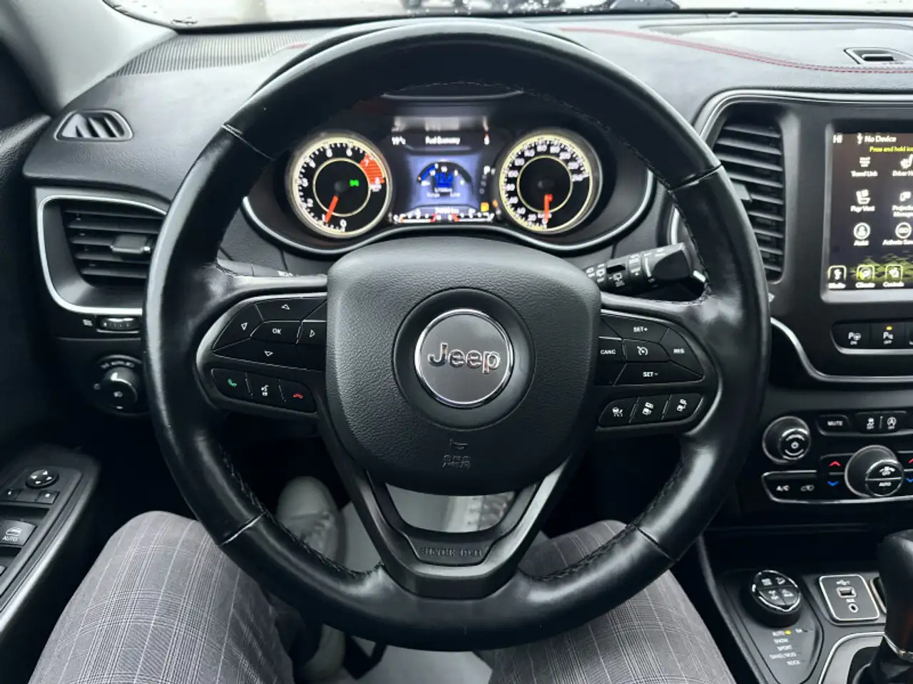 Jeep Cherokee снимка Jeep Cherokee