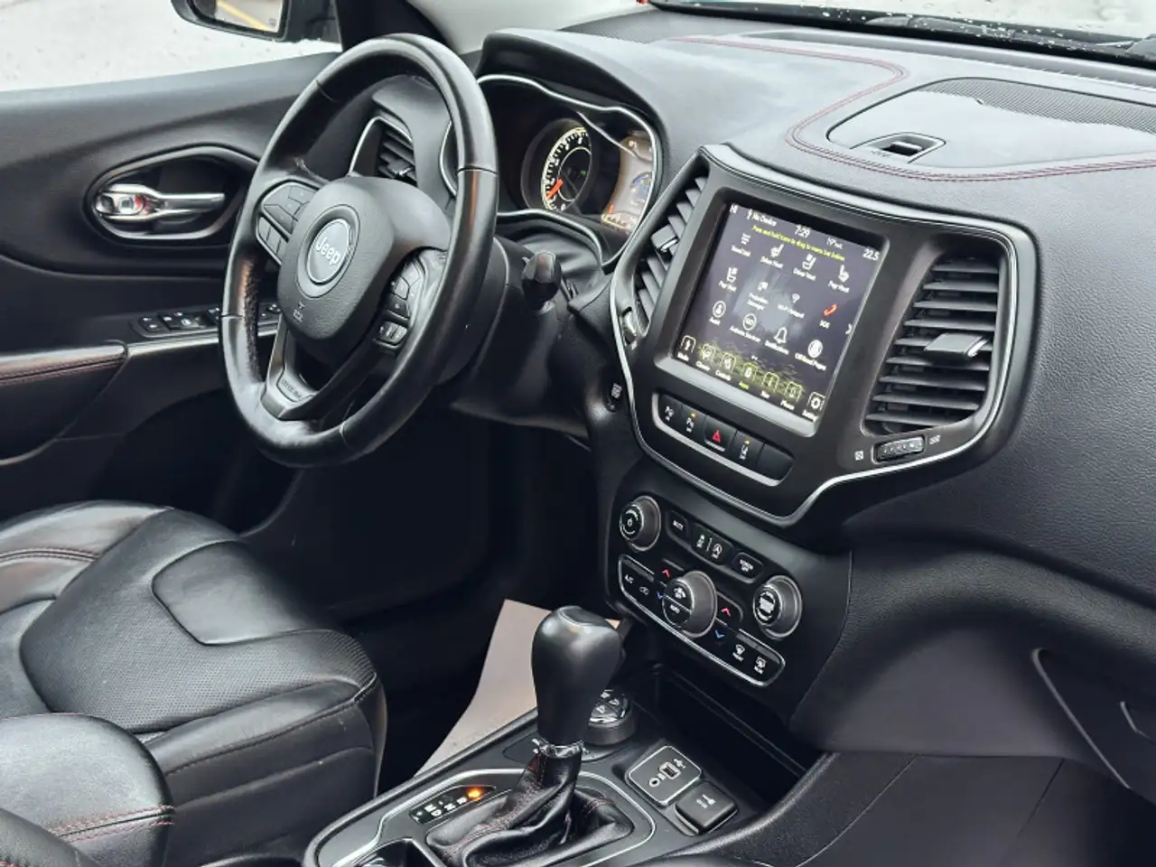 Jeep Cherokee снимка Jeep Cherokee