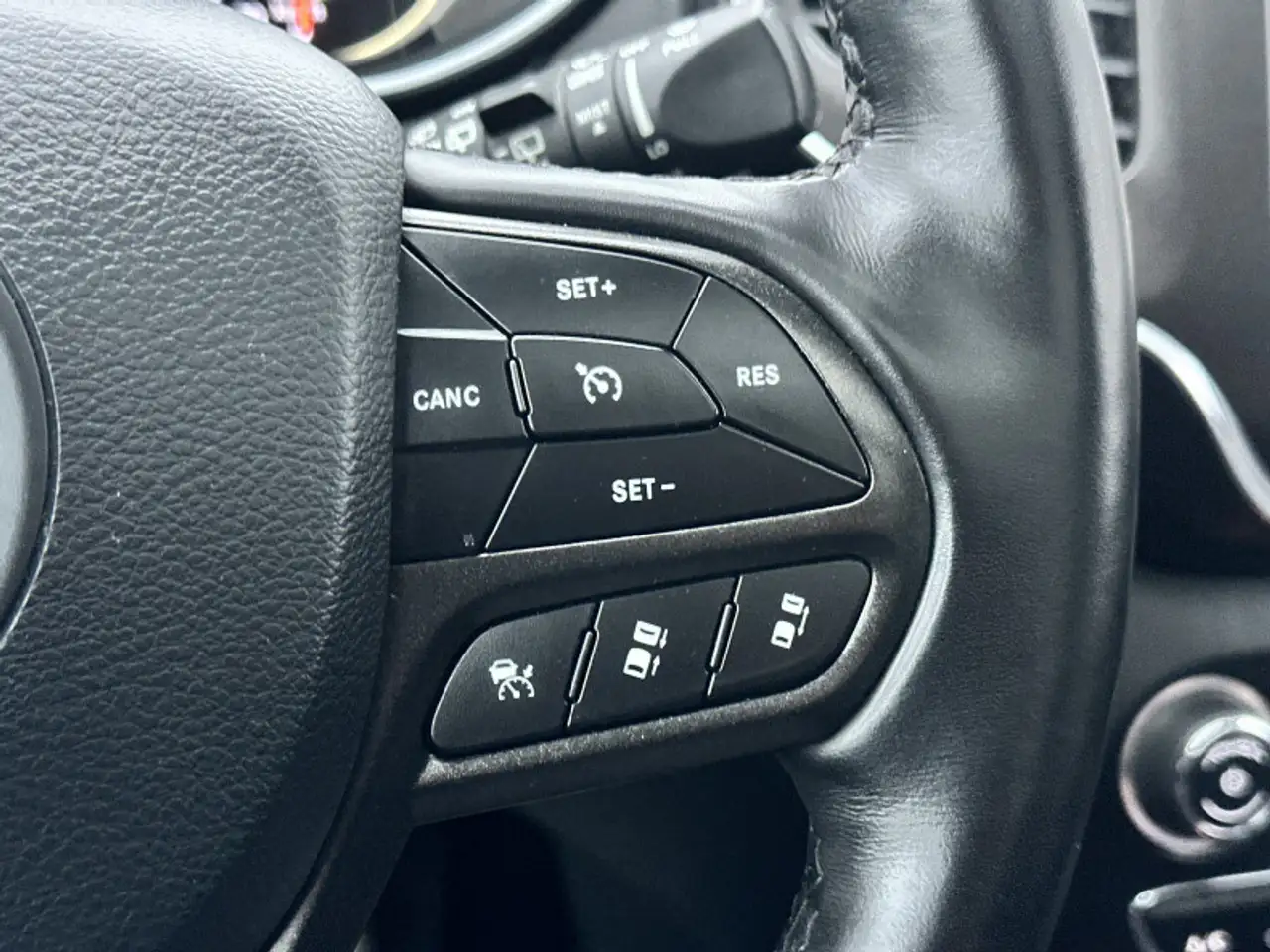 Jeep Cherokee снимка Jeep Cherokee