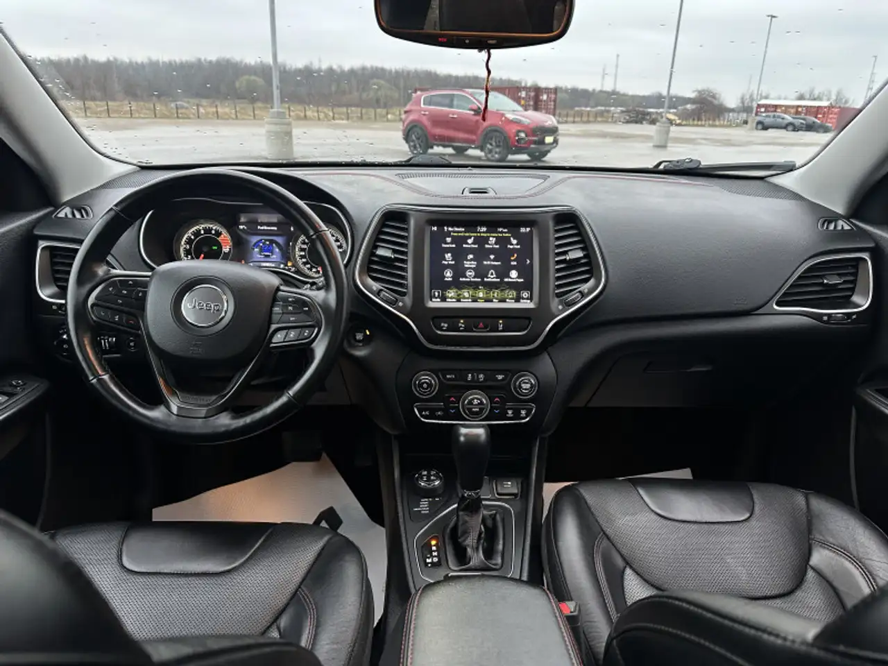 Jeep Cherokee снимка Jeep Cherokee