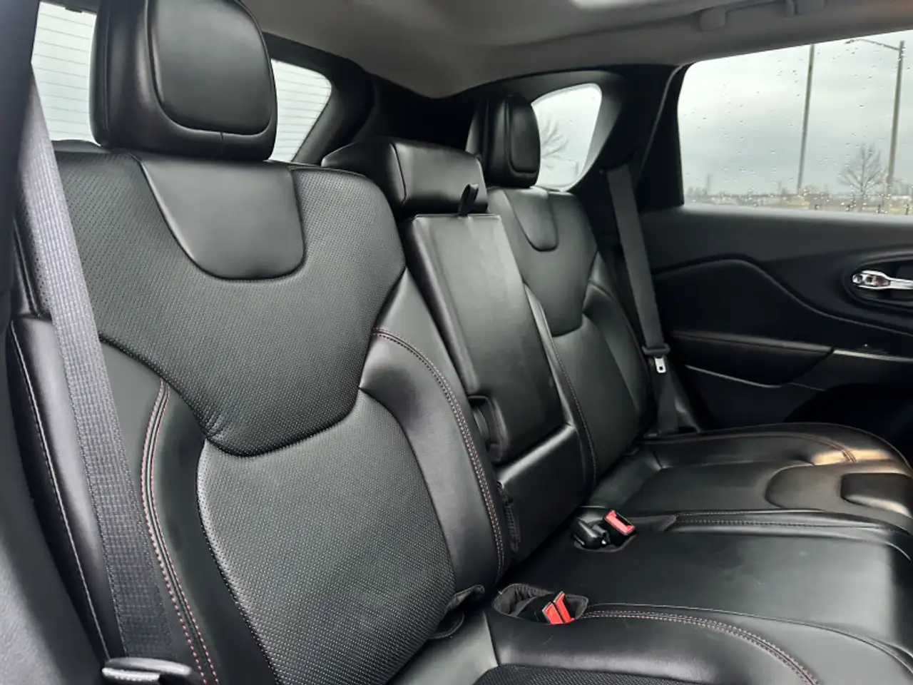 Jeep Cherokee снимка Jeep Cherokee