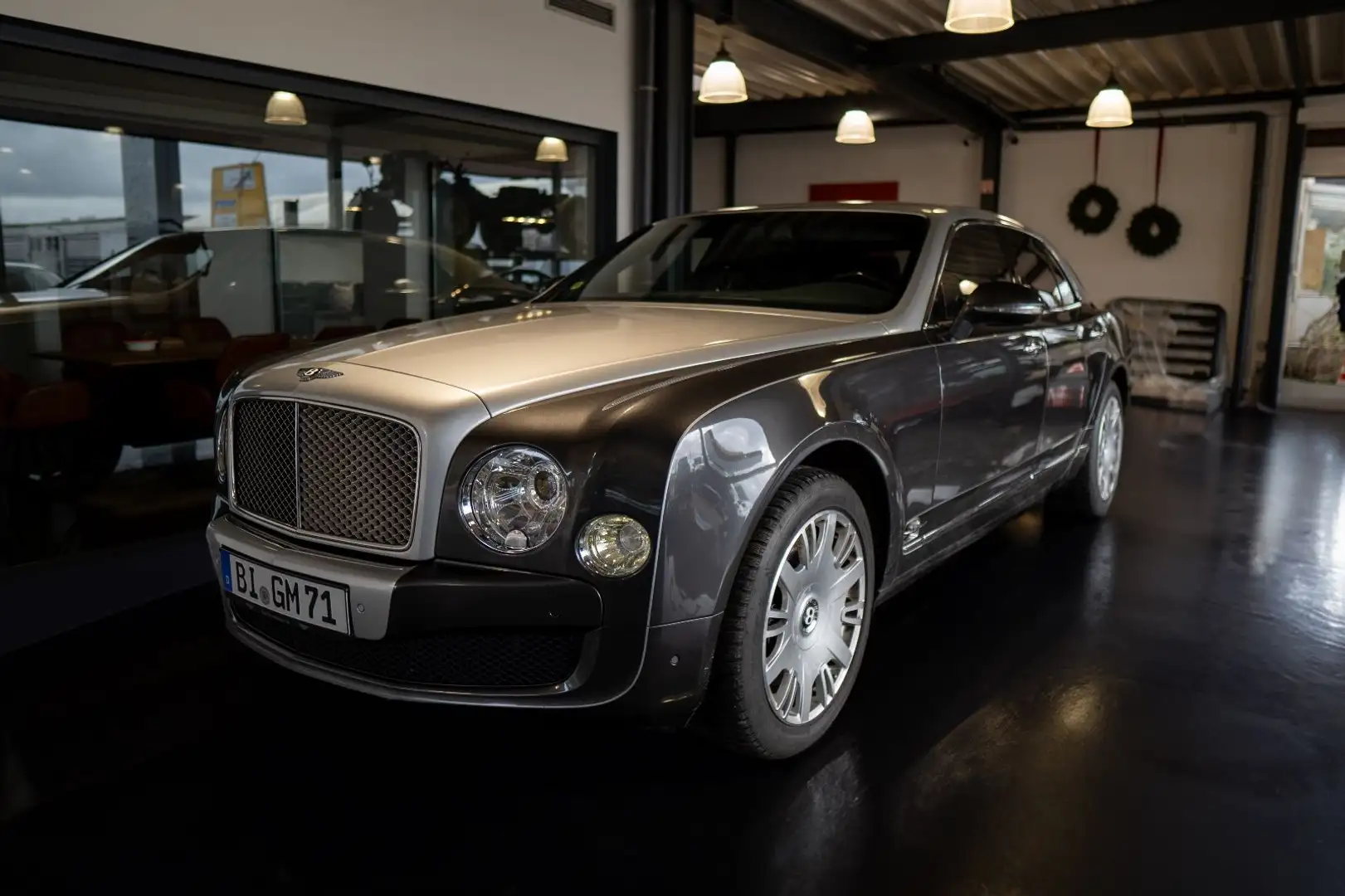 Bentley Mulsanne 6.8 Automatik Service neu Grau - 1