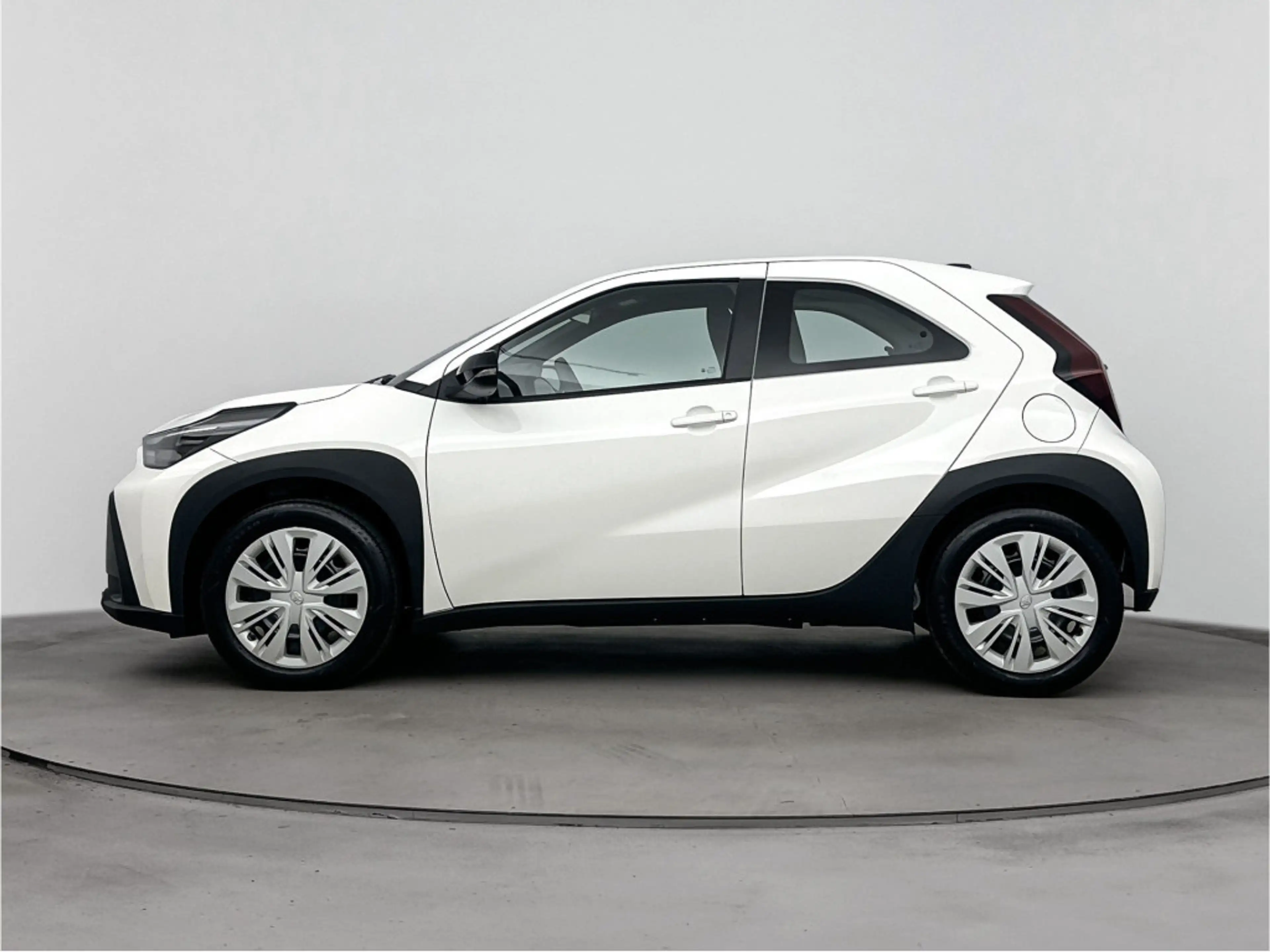 Toyota Aygo X Hybrid 115 play Actie — photo 3